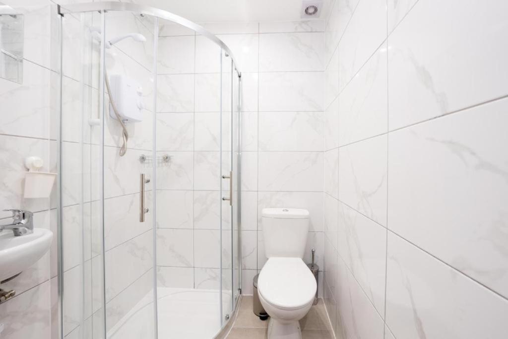 Heathrow Guest House - Oakway Feltham エクステリア 写真