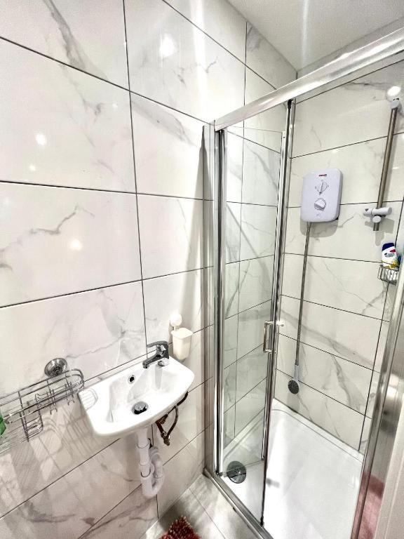 Heathrow Guest House - Oakway Feltham エクステリア 写真